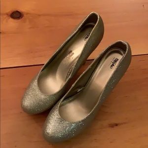 Size 11 Mossimo 5" Heels. Barley used.